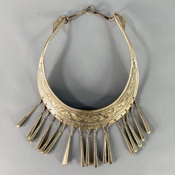VINTAGE Silver Embossed Metal Floral Necklace - Picture 1 of 4